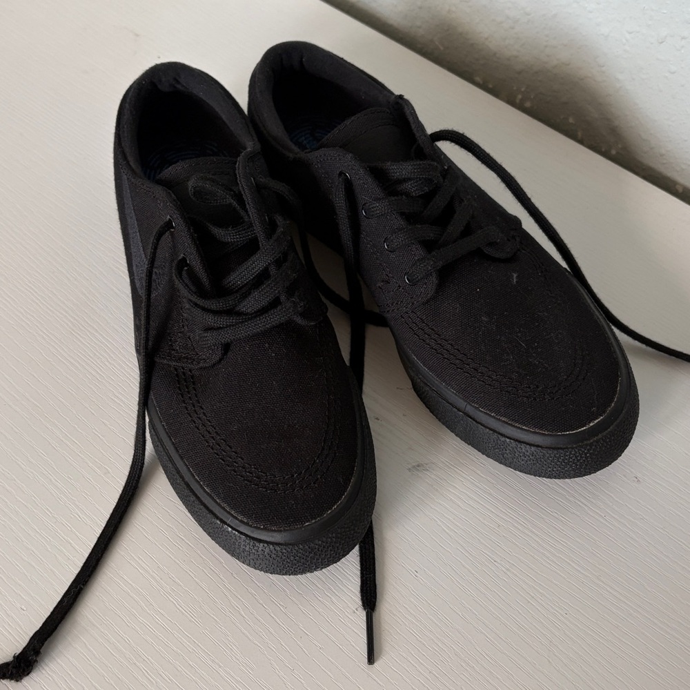 Nike Black Athletic Shoes